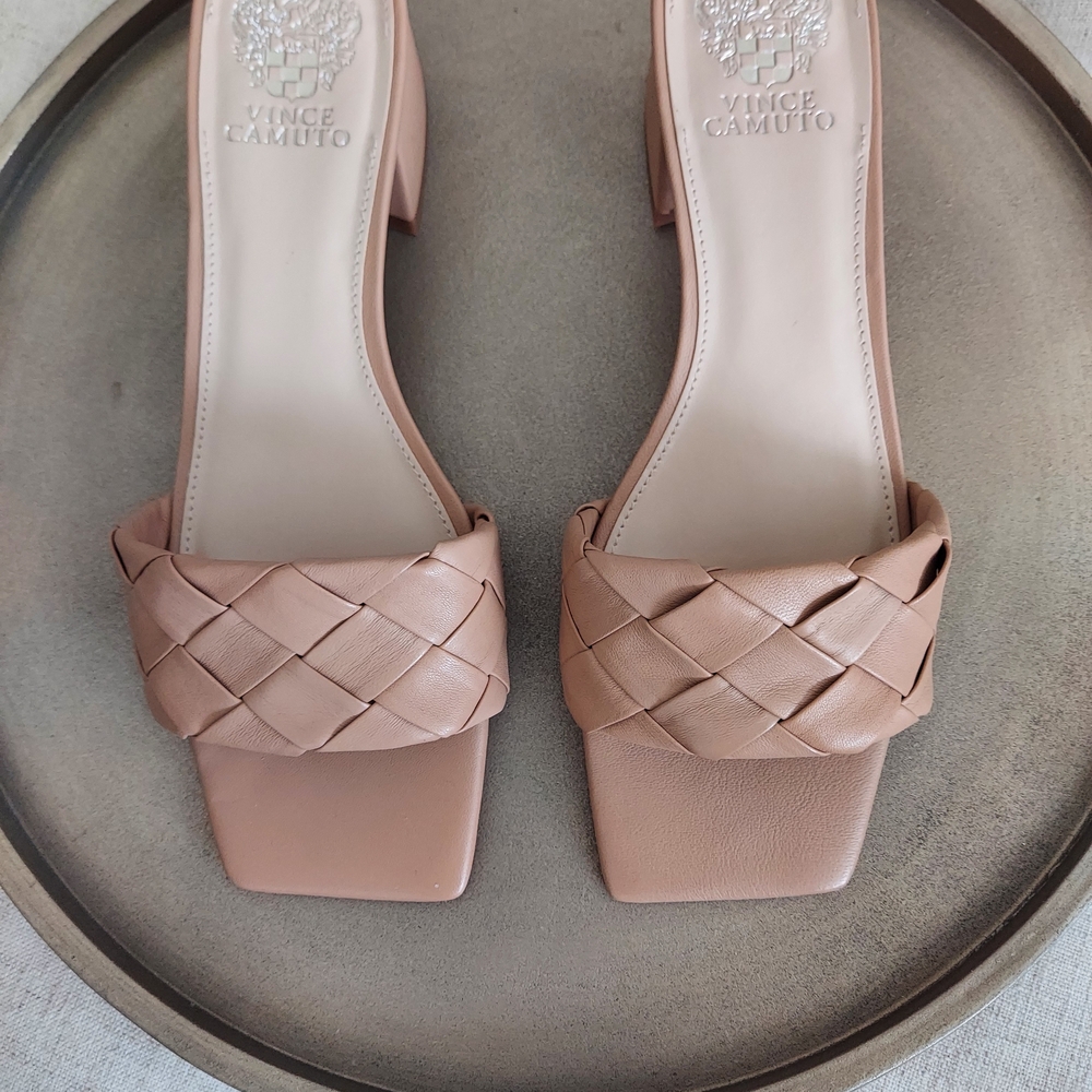 Vince Camuto Semtera Nude Leather Slides NWT - Picture 2 of 5